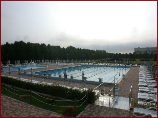 panoramica piscina esterna