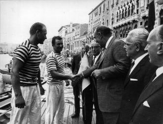 1966 I vincitori Giuseppe Fongher “Bepi” e Sergio Tagliapietra “Ciaci” ricevono i complimenti delle autorità